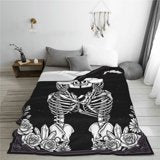 The Lovers Skeleton Blanket Gifts for Adults Women, Gothic Romantic Flannel Throw Blanket, Soft Comfy Lightweight Blanket for Room, Couch, Bed, Sofa, Halloween Goth Decor
